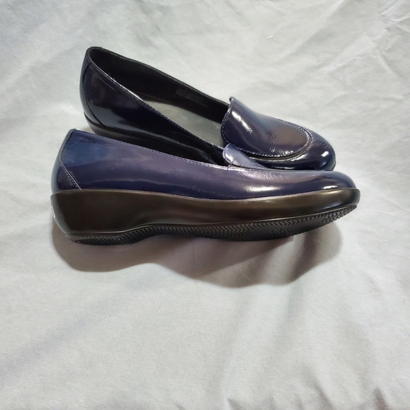 Dansko Women's Shiny Blue Flats - Picture 3 of 6
